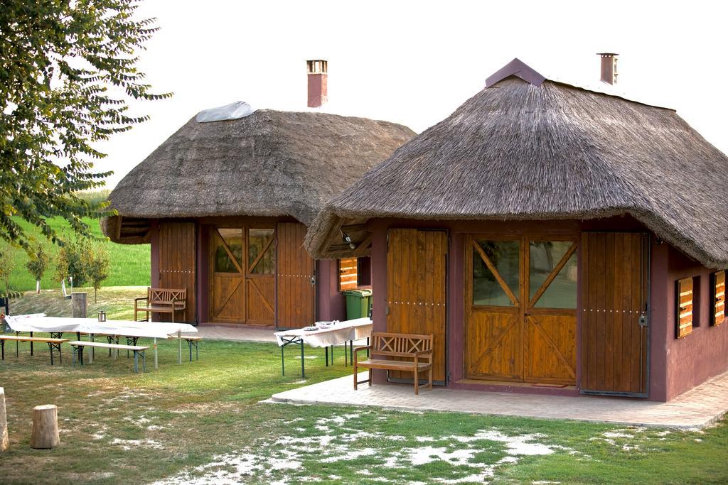 Agriturismo Bassara Le Capanne Argenta Buitenkant foto